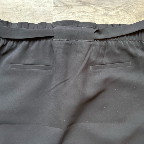Black Above the Knee Mini Pencil Skirt - Picture 4 of 4